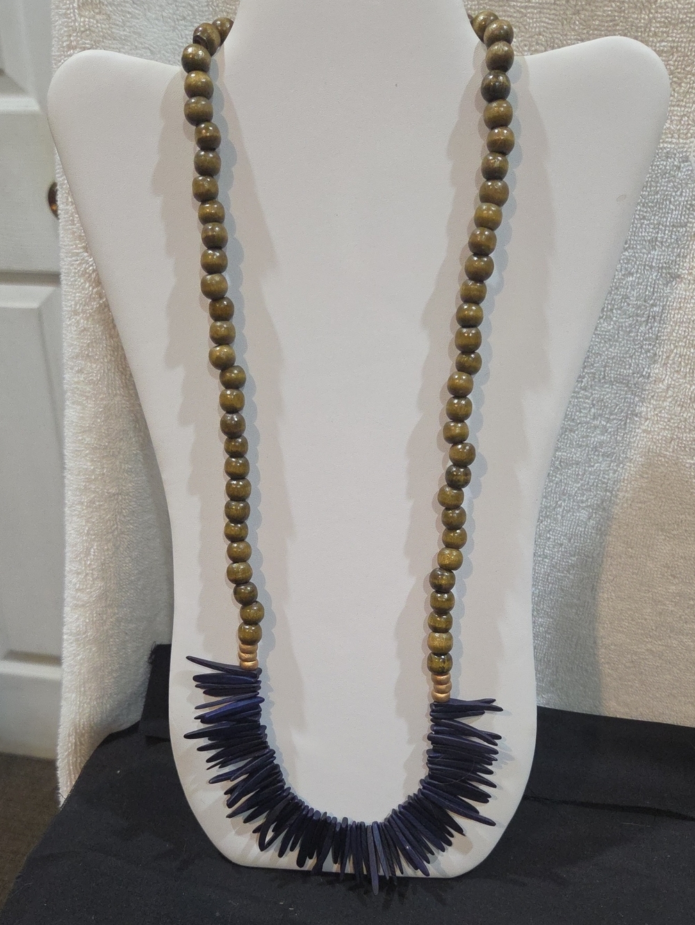BIJOU WOOD BEADED WITH WOOD FRINGED BOTTOM